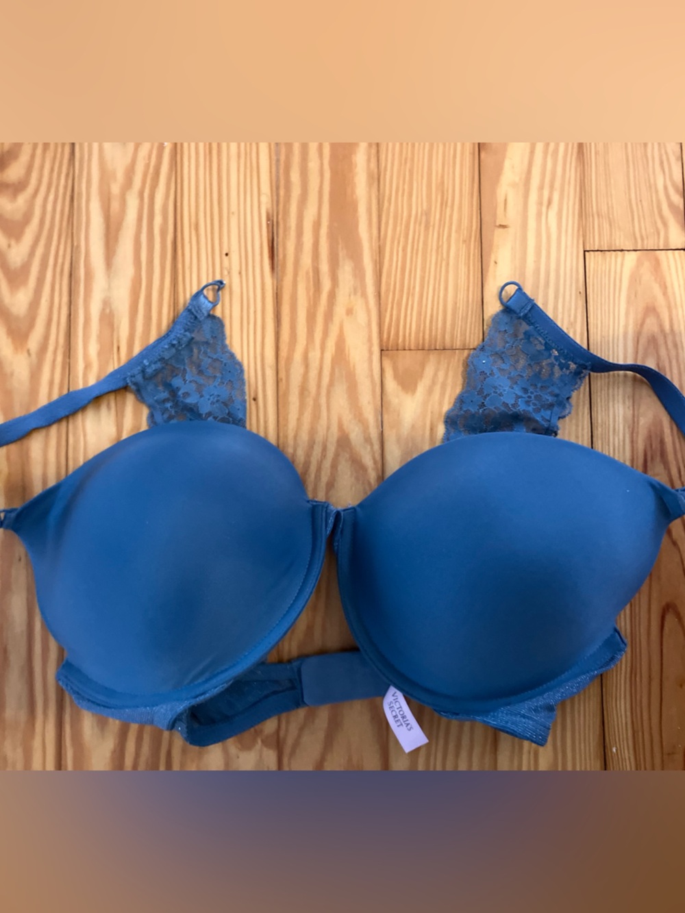 Victoria’s Secret push up bra, 34DD